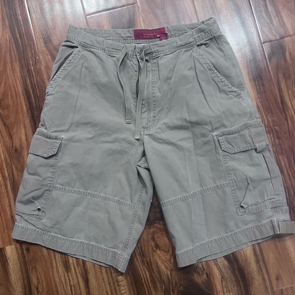 Vintage Old Navy Men's Tan Cargo Shorts - Size 32